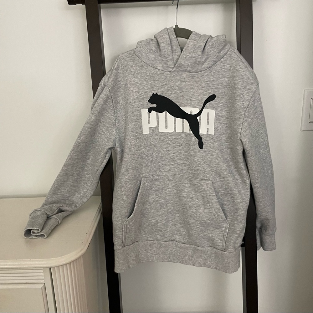 Boys grey PUMA hoodie. EUC. Boys size 7/8. Athletic Athleisure wear